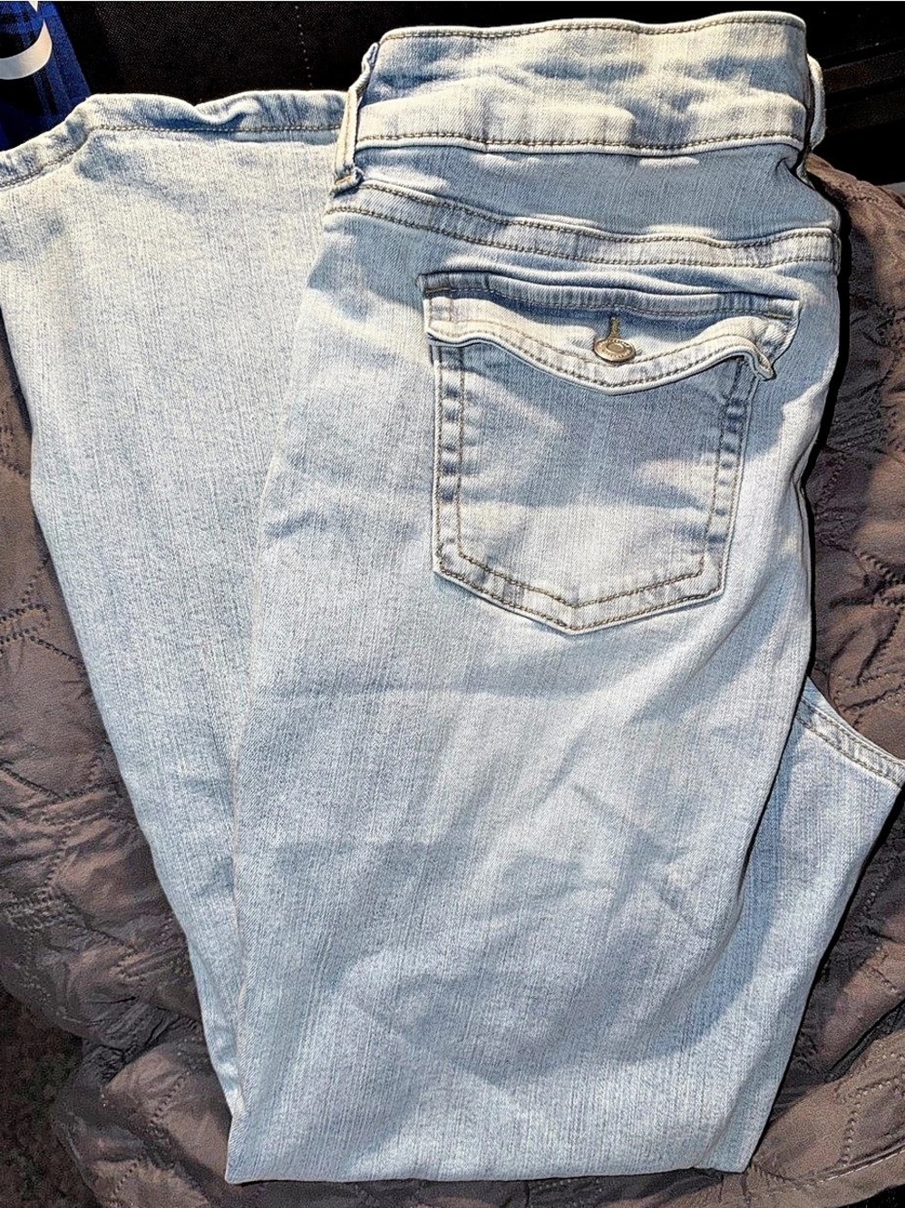 Aéropostale Low Rise Flare Jeans